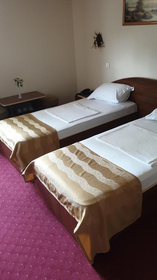 Hotel Xemar Arad Exterior foto